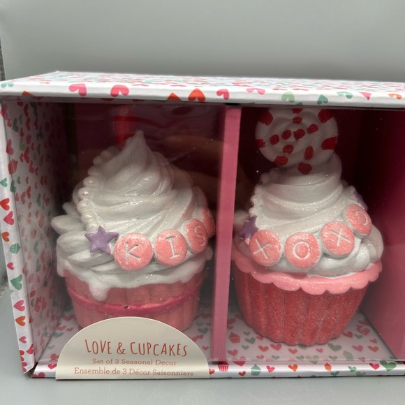Love & Cupcakes Valentine's Day Cupcakes Figurines Shelf Sitters Set Of 3 NEW - Picture 2 of 5